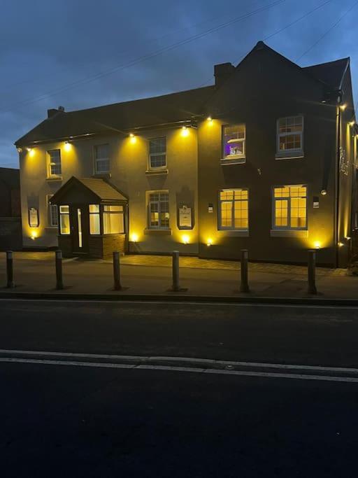 Luxury Countryside Stay - Waters Upton, Телфорд Екстер'єр фото